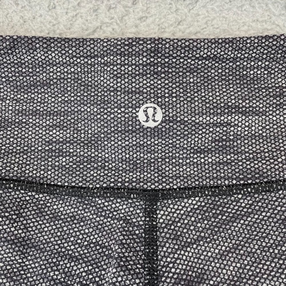Lululemon Women Cropped Legging Size 6 yoga workout - Picture 8 of 9